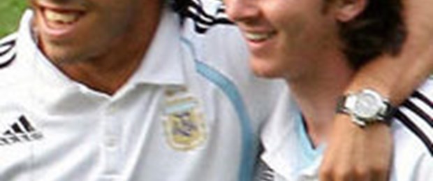 Tevez'e övgü, ManU'ya eleştiri