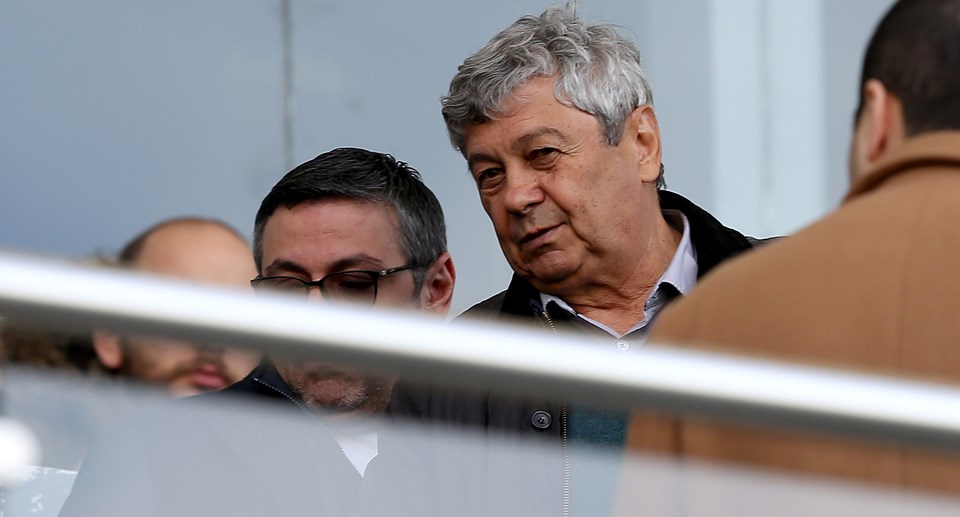 A Milli Futbol Takımı Teknik Direktörü Mircea Lucescu maçı tribünden izledi.
