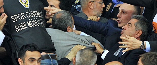 Tribündeki gerginliğe emniyetten işlem