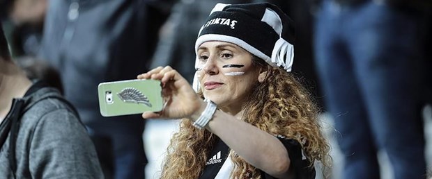 beşiktaş kadın taraftar.jpg