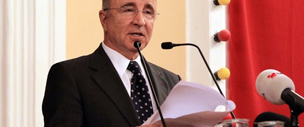 Ünal Aysal istifa etti