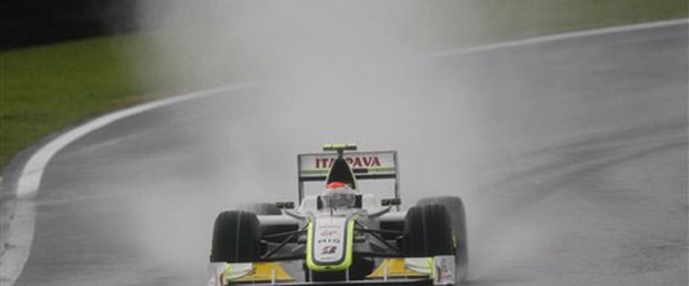 Yağmur Barrichello'ya yaradı