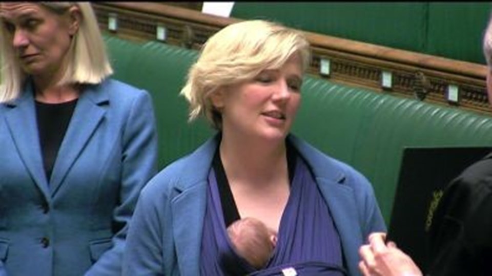 İngiltere'de milletvekili Stella Creasy, Avam Kamarası'na bebeğiyle birlikte geldi - 1