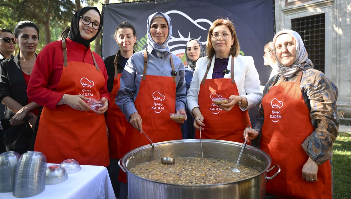 Genç KADEM'den aşure ikramı