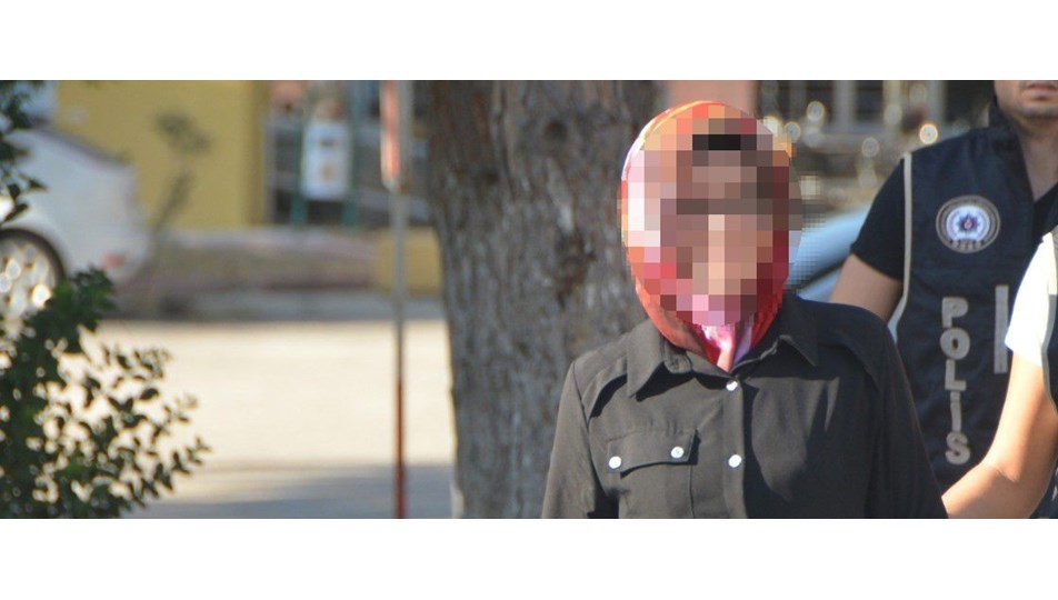 FETÖ'nün kadın mahrem imamı babaevinde yakalandı