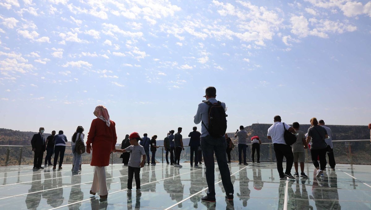 Gaziantep'te 150 metre yüksekteki cam teras ziyaretçilere açıldı