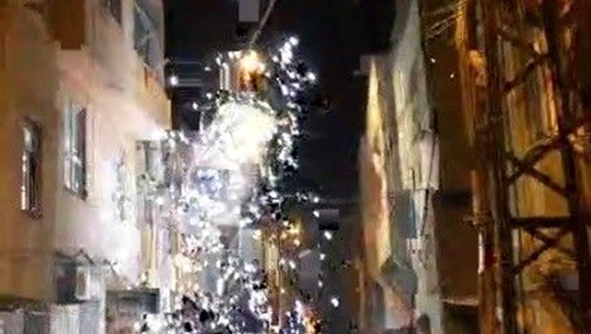 Patlayan yüksek gerilim hattından saniyelerle kurtuldu Patlayan yüksek gerilim hattından saniyelerle kurtuldu