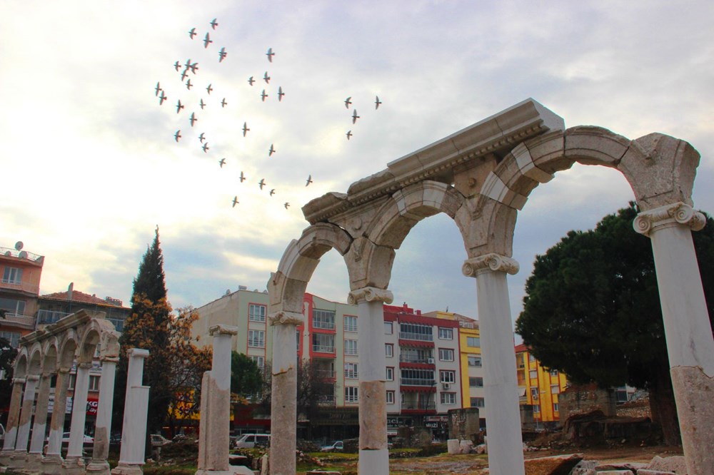 Akhisar'da antik şehirle modern şehir iç içe - 2