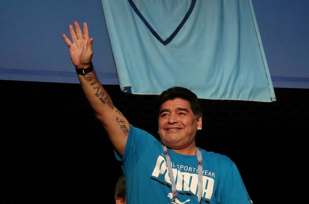 Futbol dünyasından Armando Maradona geçti - 10