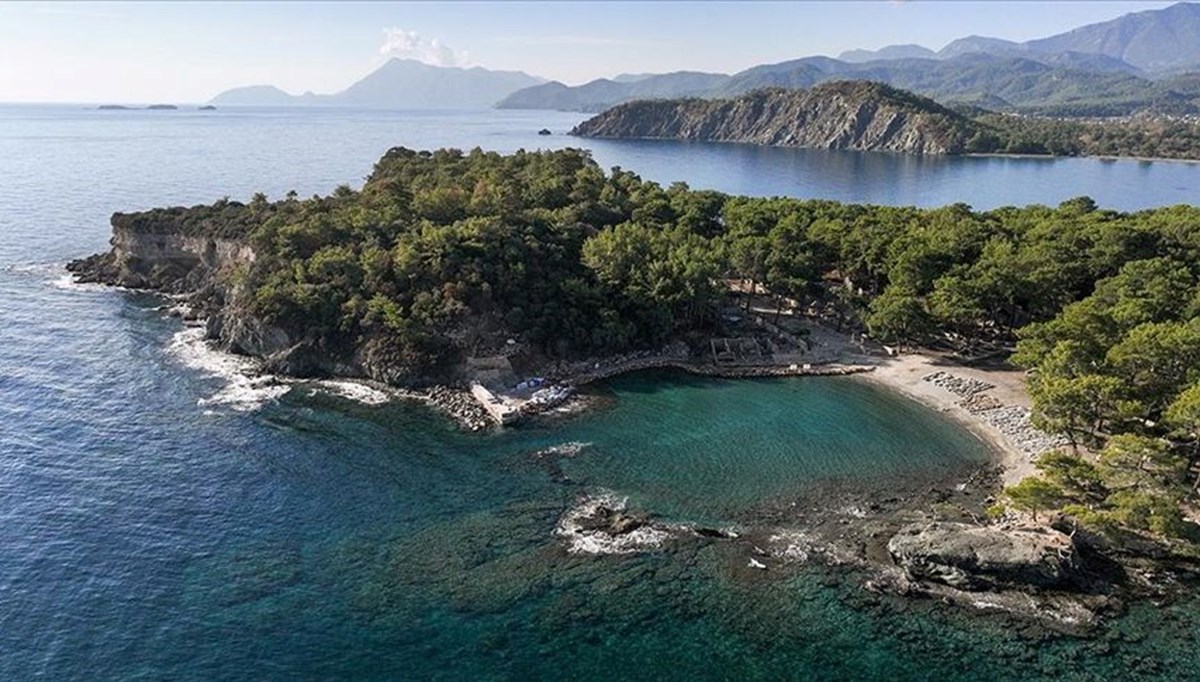 Phaselis Antik Kenti'ndeki kazılarda kutsal alan ve adak heykeller bulundu Phaselis Antik Kenti'ndeki kazılarda kutsal alan ve adak heykeller bulundu
