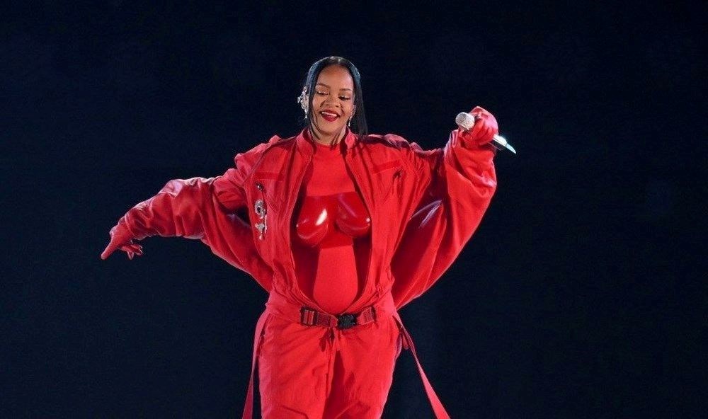 Rihanna yeni albüm çıkarmadan dinlenme rekoru kırdı - 7