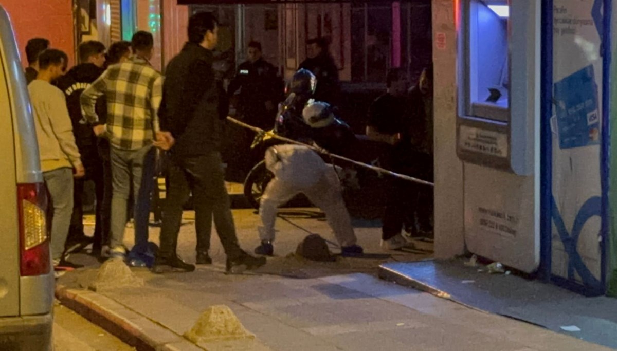 Üsküdar'da kafede silahlı çatışma: 3 ölü, 5 yaralı Üsküdar'da kafede silahlı çatışma: 3 ölü, 5 yaralı