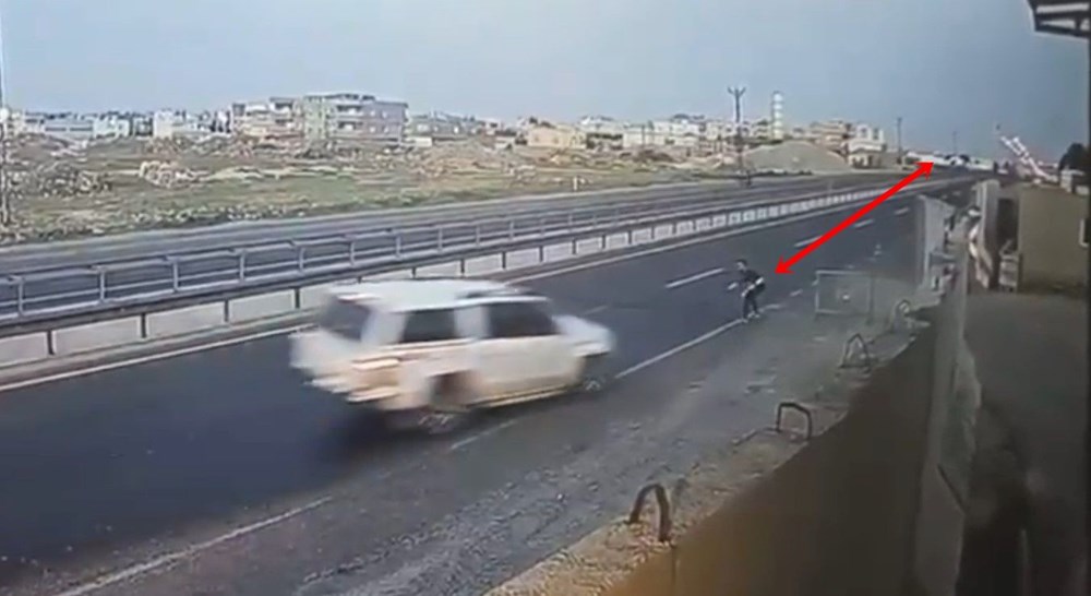 Sinema üzere kovalamaca: Yola kapan atan polise çarpıp yaraladı 72 su 5wV7MjkGBvehT4KwZcg