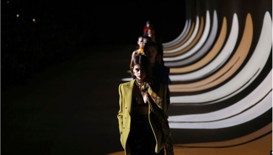 Paris Moda Haftası'nda siyahi model eleştirisi