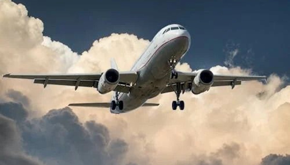 ABD'de kuş çarpan kargo uçağı acil iniş yaptı ABD'de kuş çarpan kargo uçağı acil iniş yaptı