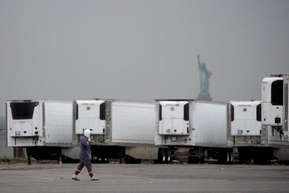 Covid-19: New York’ta 750 cenaze bir yıldan fazladır kamyonlarda bekliyor - 4