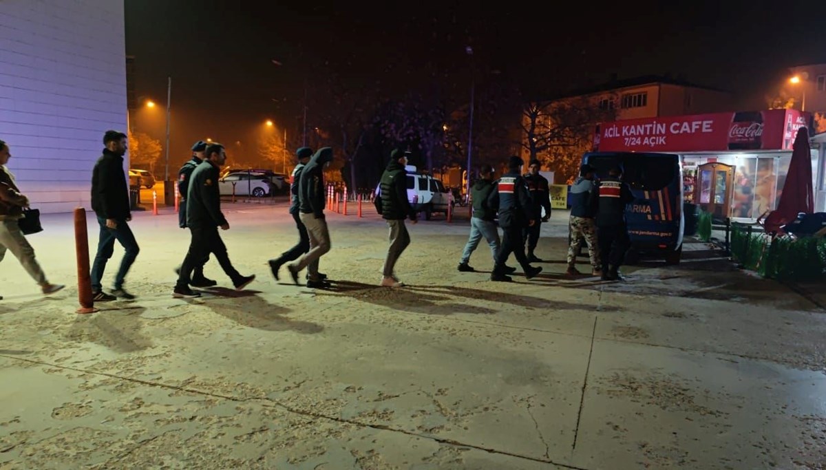 Bursa'da 7 düzensiz göçmen yakalandı Bursa'da 7 düzensiz göçmen yakalandı