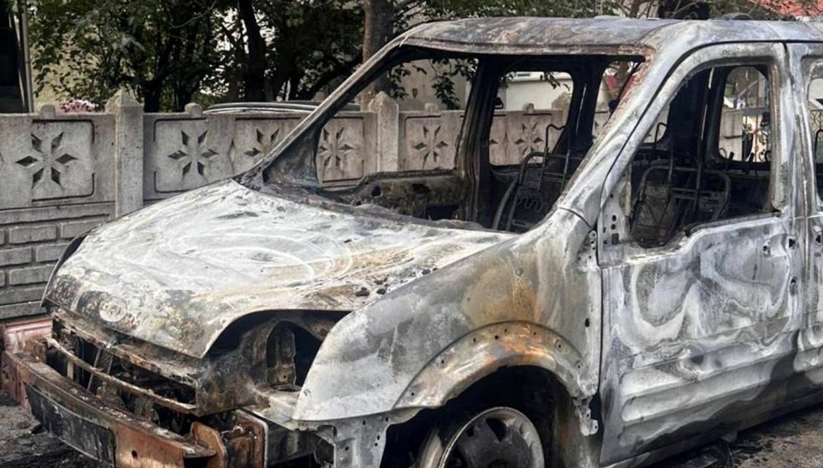 Şehit babasına ait araç kundaklandı