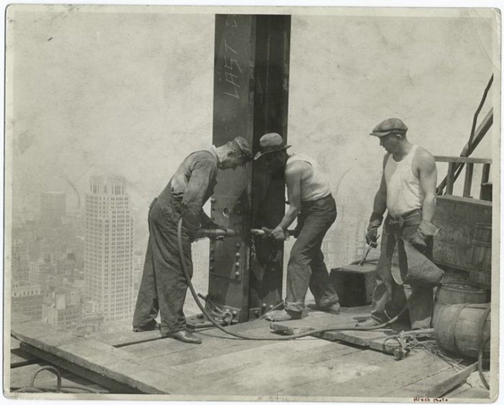 Что ты знаешь о стройках 1930 годов. Льюис Хайн Эмпайр Стейт Билдинг. Эмпайр Стейт Билдинг стройка. Строительство Эмпайр Стейт Билдинг фото. Стройки 20 века.