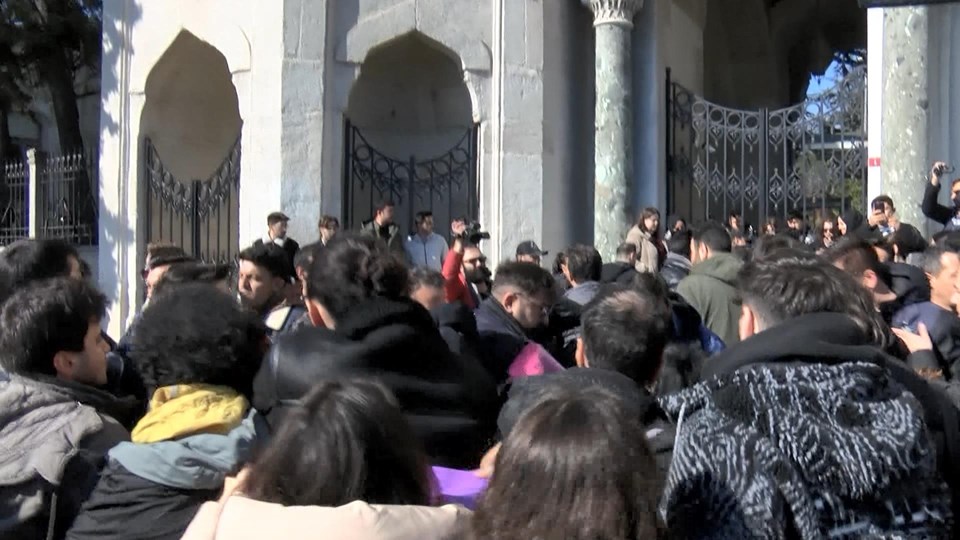 İstanbul Üniversitesi öğrencilerinden protesto - 1