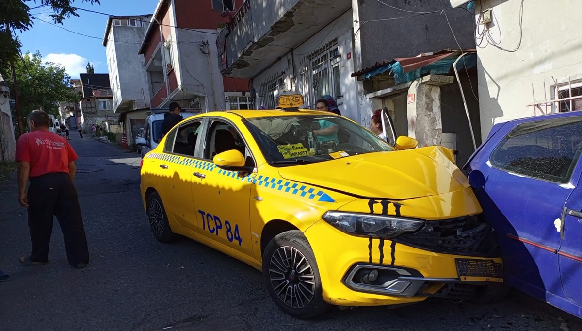 İstanbul’da taksideki yolculara ateş açıldı, şoför öldü