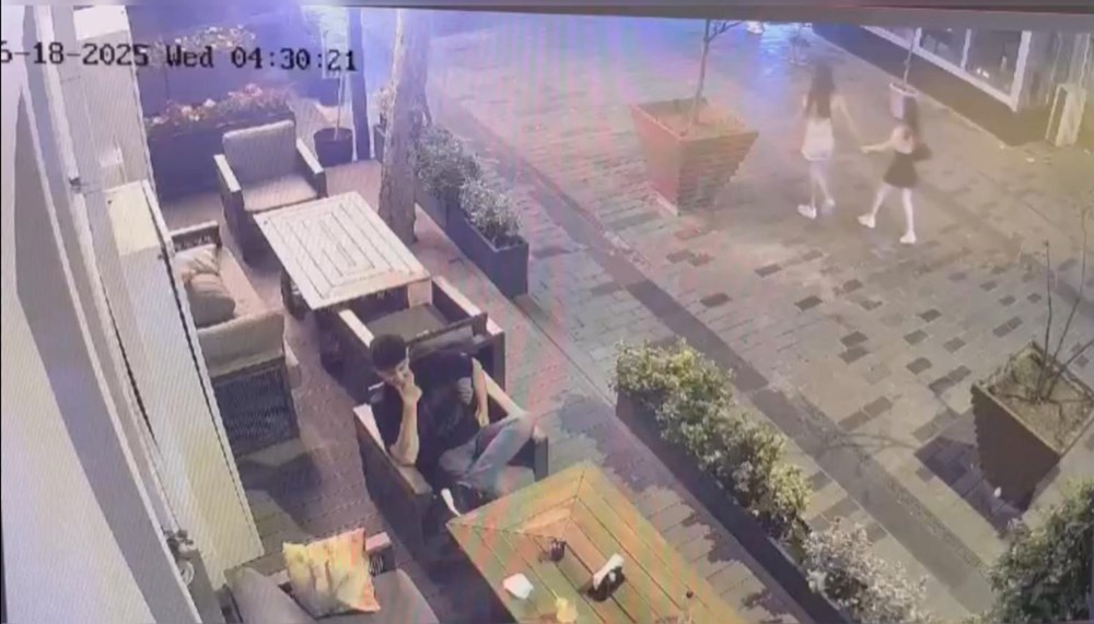 Taksim'de sözlü taciz: Maket bıçağı ile saldırdı - 1