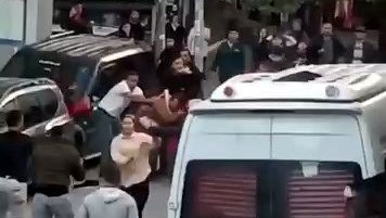 Esenyurt'ta aileler birbirine girdi