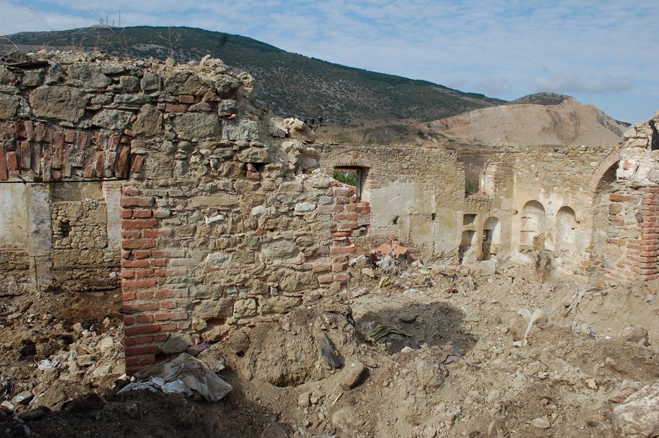 Tekirdağ'da tarihi kilisede izinsiz kazı - 2
