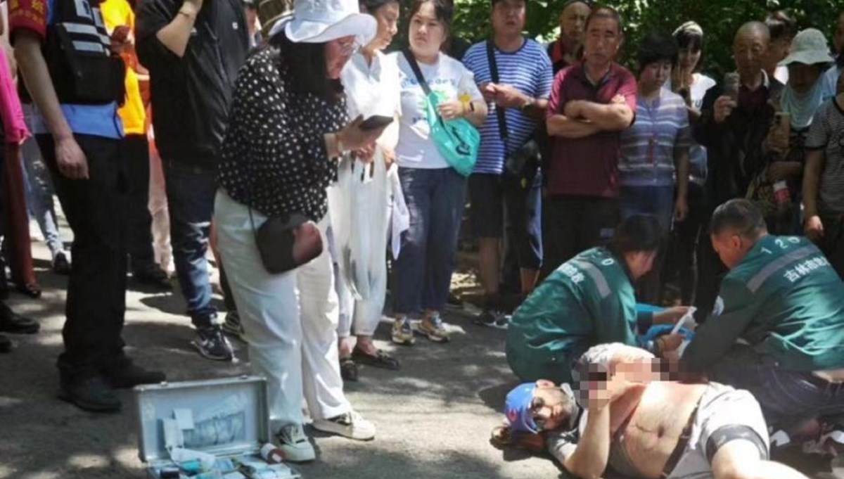 ABD'li 4 akademisyene Çin'de bıçaklı saldırı ABD'li 4 akademisyene Çin'de bıçaklı saldırı