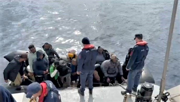 İzmir'de 66 düzensiz göçmen yakalandı