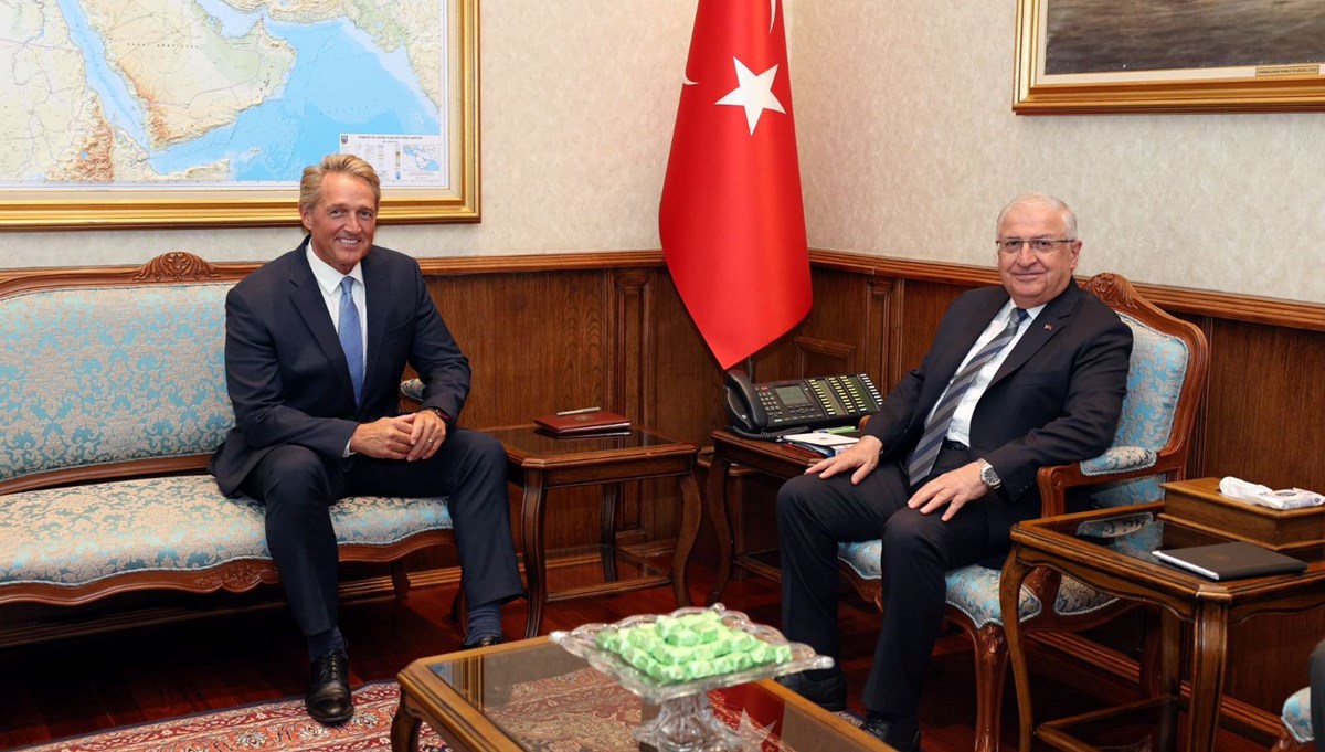 Bakan Güler, ABD'nin Ankara Büyükelçisi Jeff Flake'i kabul etti Bakan Güler, ABD'nin Ankara Büyükelçisi Jeff Flake'i kabul etti