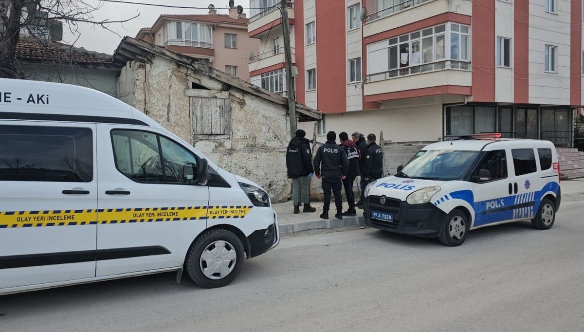 Kavga eden iki kardeşten biri bıçakla yaralandı Kavga eden iki kardeşten biri bıçakla yaralandı