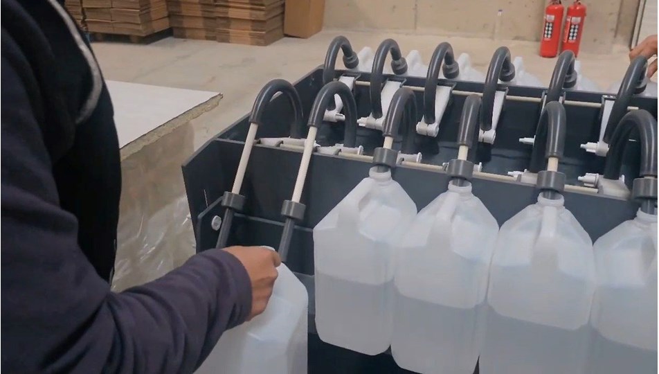 Kocaeli'de tonlarca sahte alkol ele geçirildi