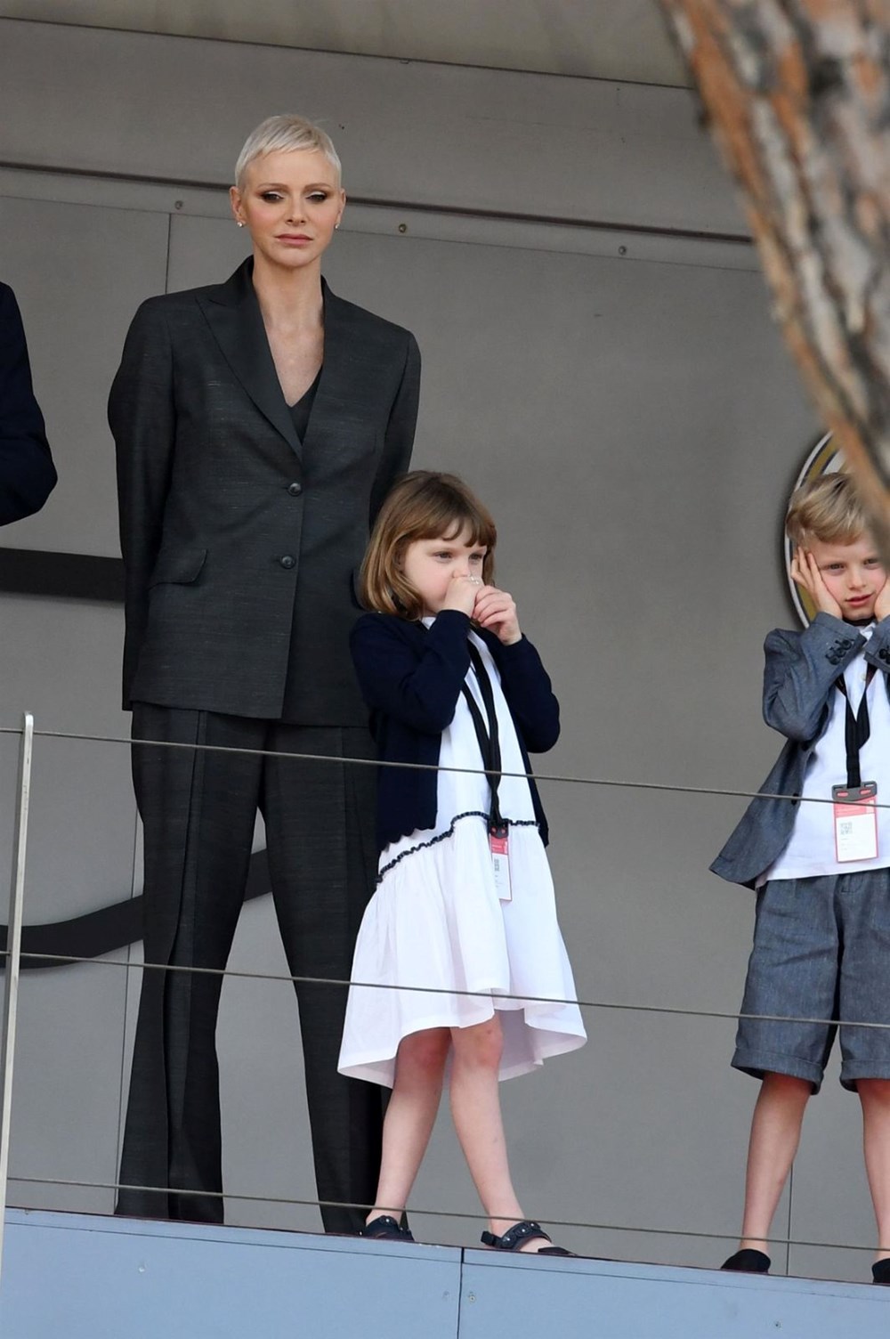 'Hüzünlü Prenses' Charlene tedavinin ardından ilk kez ailesiyle kameralar önünde - 7