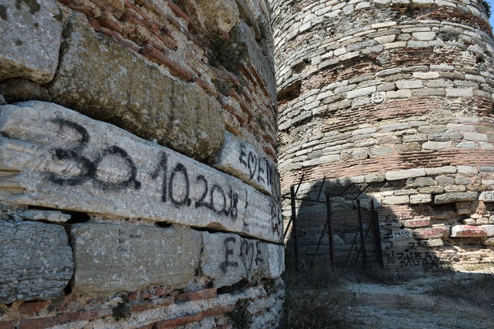 Tarihe tanıklık eden Yoros Kalesi'ni harabeye çevirdiler - 8