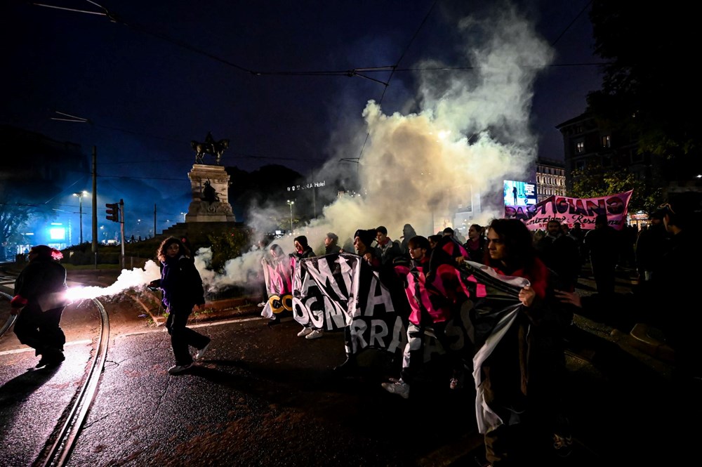 İtalya'da karşıt görüşlülerin gösterileri sırasında ortalık karıştı - 8