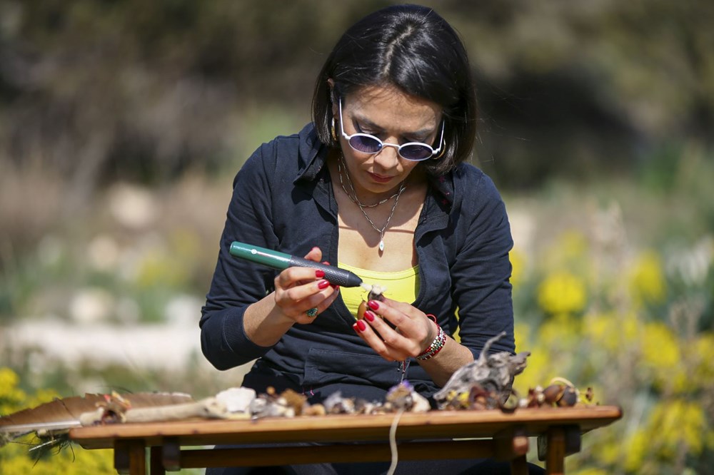 Doğadan tek tek topluyor: Tohum, ağaç kabuğu, dal ve kurumuş bitkilerden sanat eseri - 4