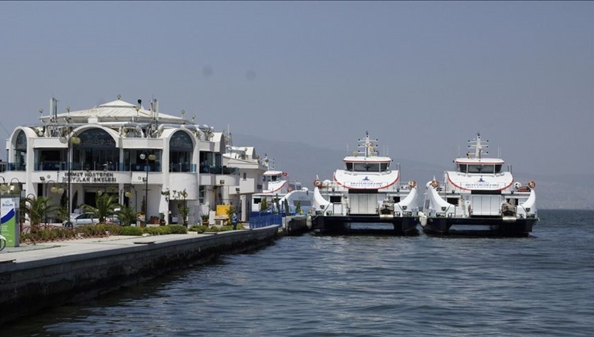 İzmir'de vapur seferleri yeniden başladı