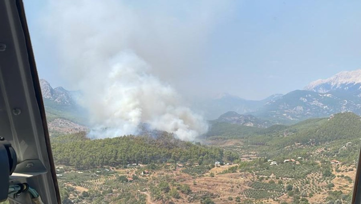 Antalya'da orman yangını: Ekipler müdahale ediyor