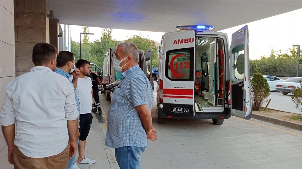 Kayseri'de nişan töreni sırasında balkon çöktü: 13 yaralı - 1