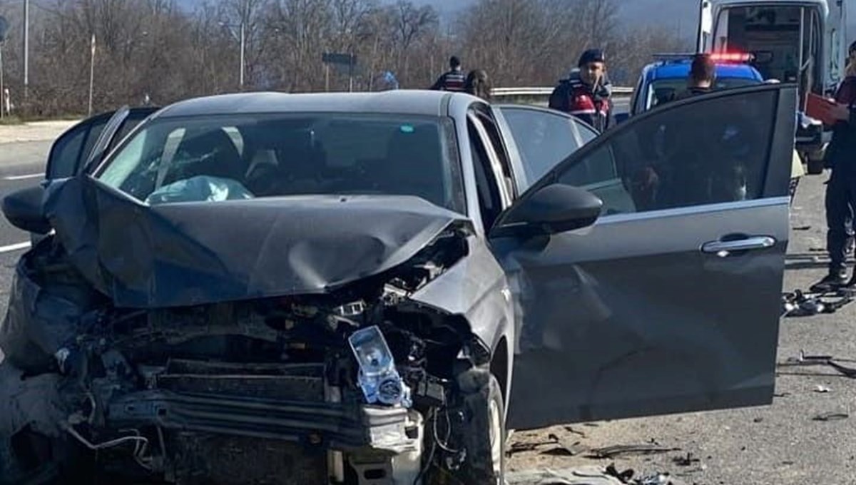 Kanseri yenmiş, kutlaya gidiyorlardı: Bursa'da trafik kazası: 5 yaralı