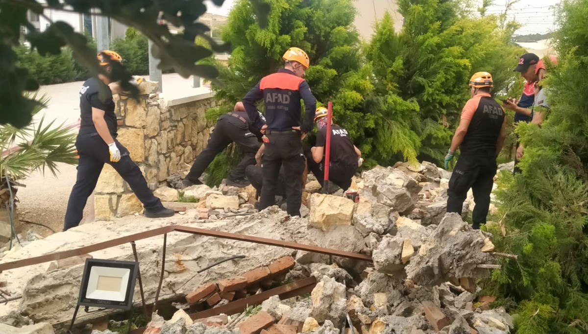 Düğün salonunun dekoratif beton kemeri yıkıldı