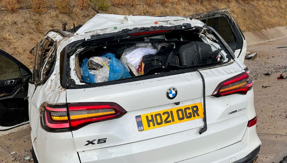 Aksaray'da yabancı uyrukluların bulunduğu cip takla attı: 2 ölü, 3 yaralı Aksaray'da yabancı uyrukluların bulunduğu cip takla attı: 2 ölü, 3 yaralı