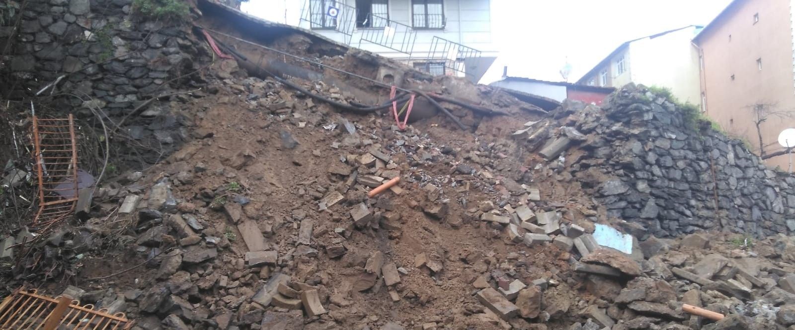 Kağıthane�de istinat duvarı çöktü Son Dakika Türkiye Haberleri NTV