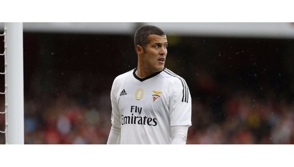 Julio Cesar'dan Benfica'ya veda