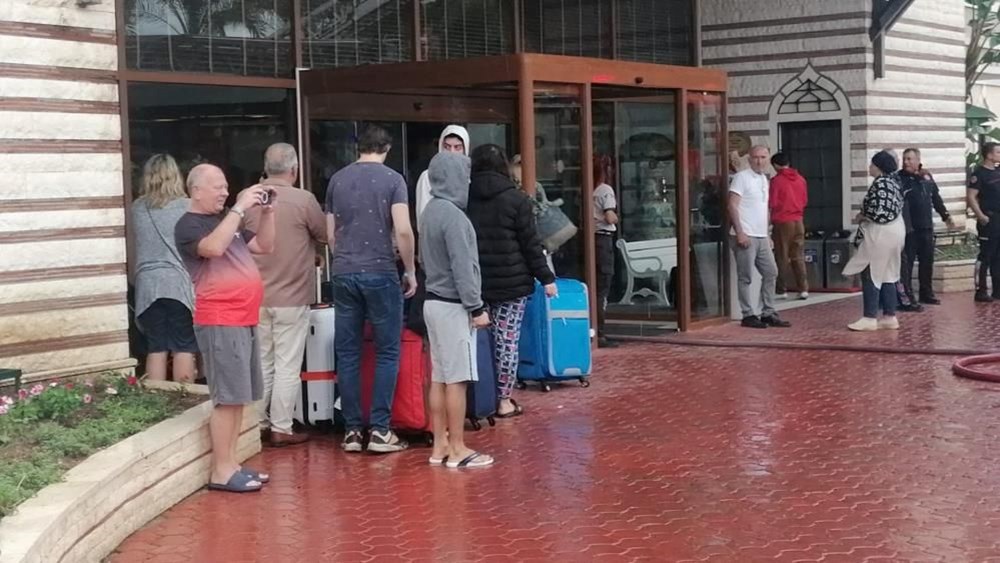 Antalya’da 5 yıldızlı otelde yangın - 9