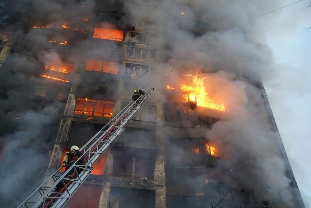 Rusya'nın Kiev'e saldırısında bir apartman daha ağır hasar gördü - 6