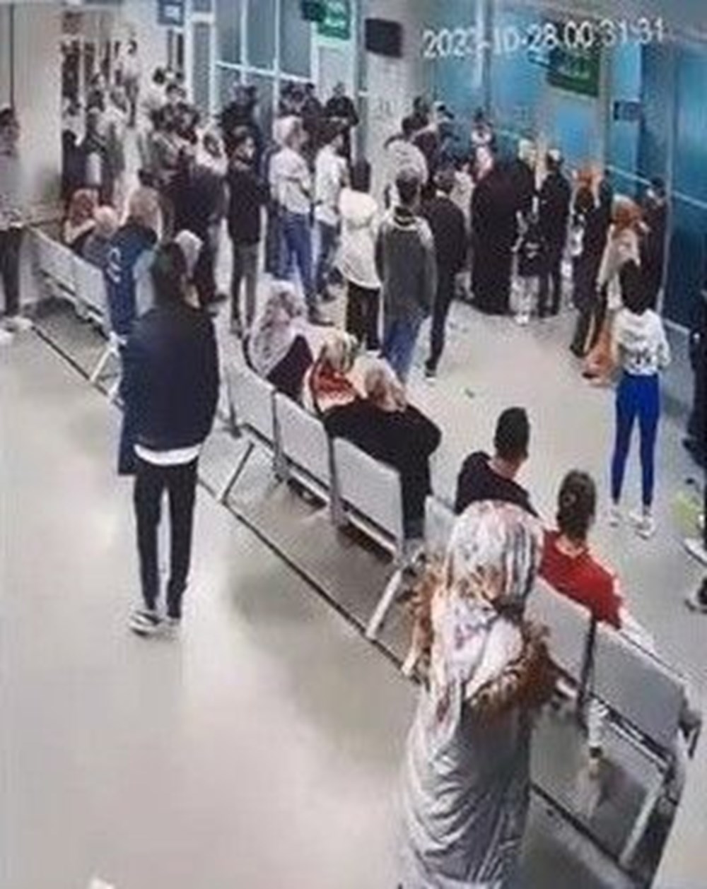 Doktorla tartıştı, hastaneden dışarı çıkarıldı - 5