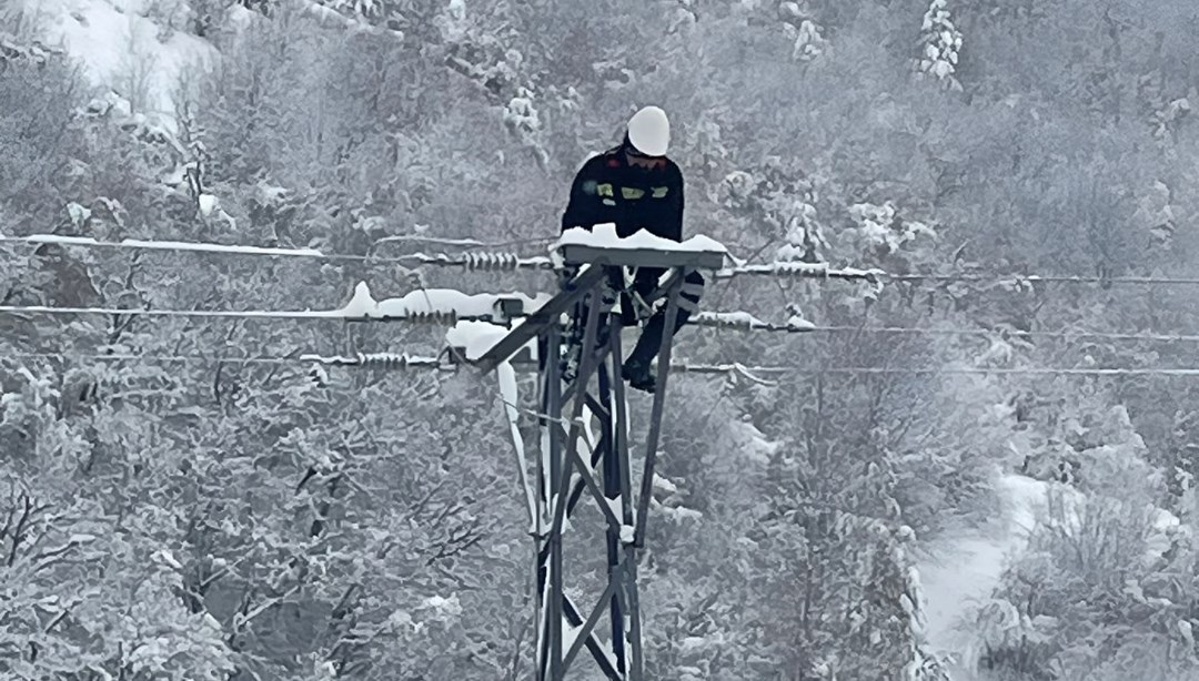 Aşırı kar yağışı ve fırtına nedeniyle oluşan elektrik kesintileri yaşandı