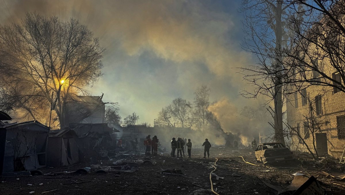 Distopya değil gerçek: Harkov ve Odesa’daki Rus bombardımanı fotoğraflara böyle yansıdı Distopya değil gerçek: Harkov ve Odesa’daki Rus bombardımanı fotoğraflara böyle yansıdı
